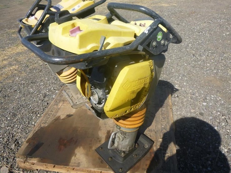 2015-bomag-bt65-image-4
