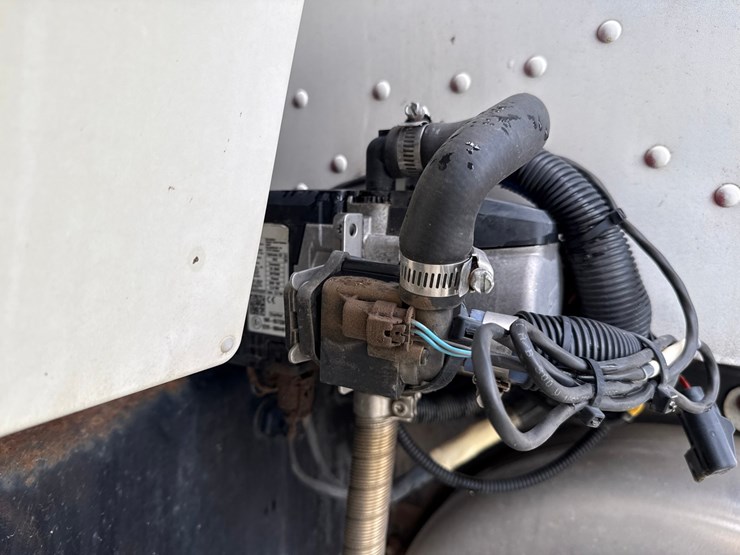 2007-peterbilt-335-image-43