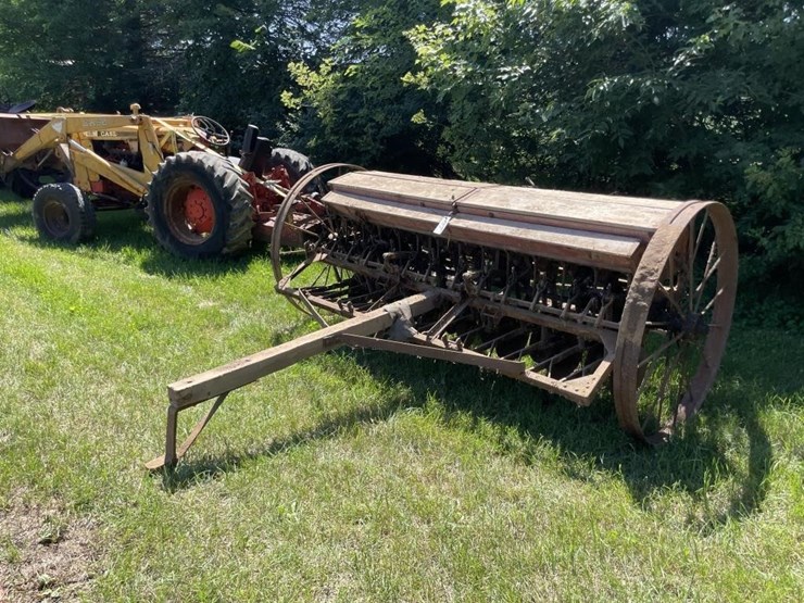 8'-mccormick-deering-steel-wheel-grain-drill-image-2
