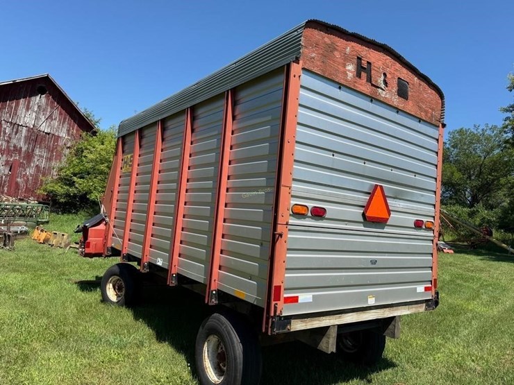 h&s-7+4-twin-auger-16'-forage-wagon-image-6