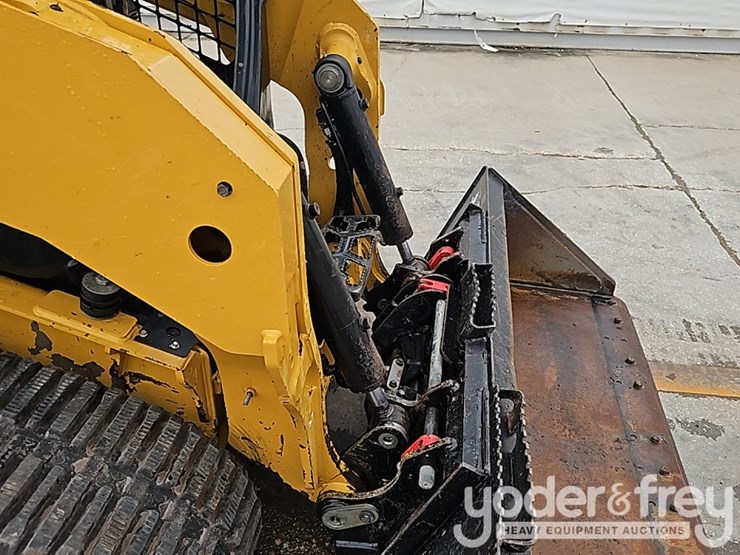 2025-caterpillar-255-image-13