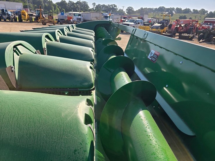 john-deere-708c-image-3