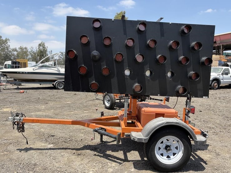 2013-vermac-arrow-board-trailer-image-2