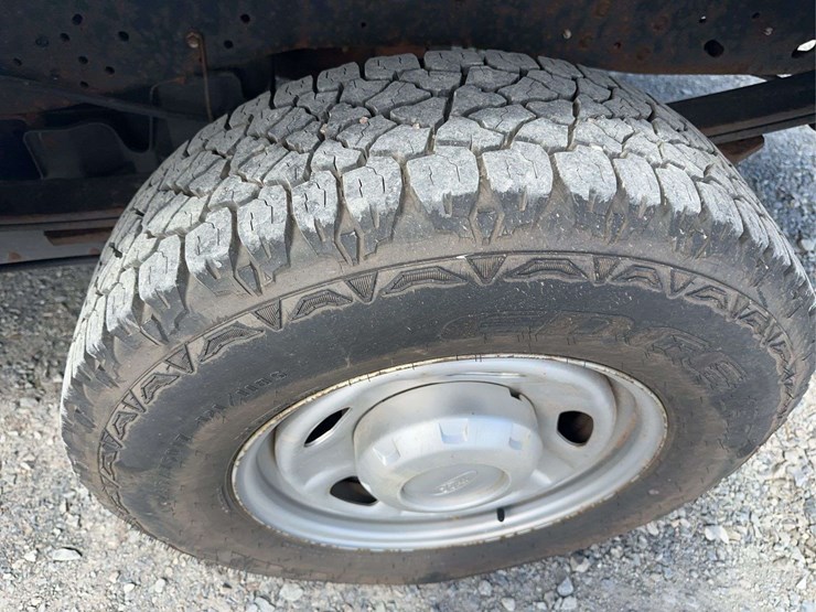 2016-ford-f250-xl-image-11