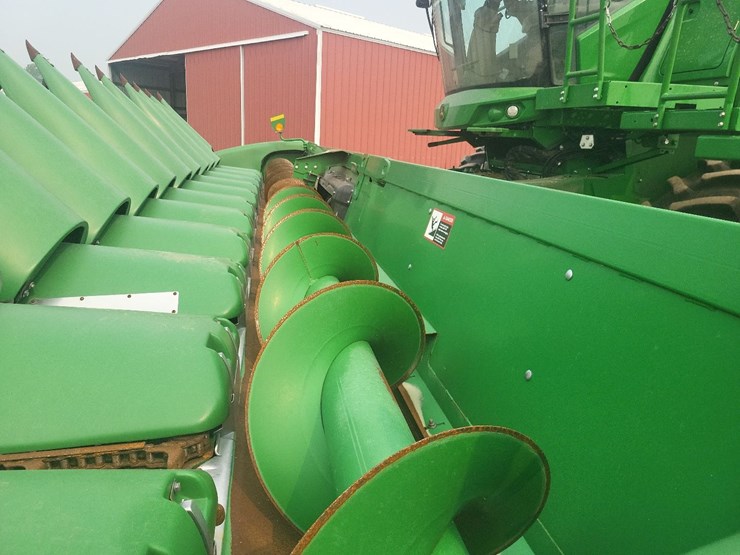 2014-john-deere-612c-corn-head---field-ready-image-17