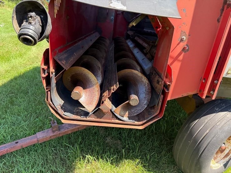 h&s-7+4-twin-auger-16'-forage-wagon-image-9