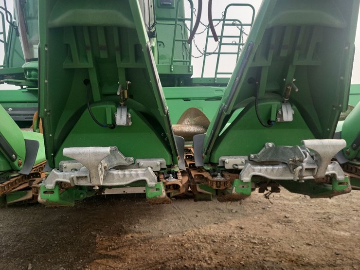 2014-john-deere-612c-corn-head---field-ready-image-37