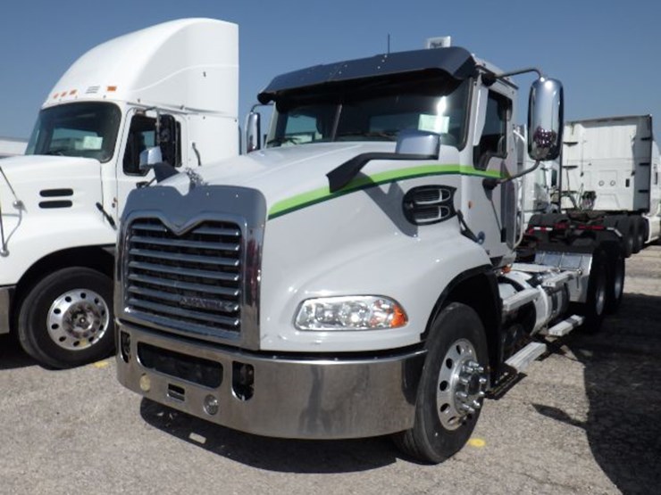 2013-mack-pinnacle-cxu613-image-1