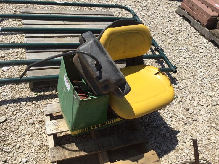 john-deere-la-image-1