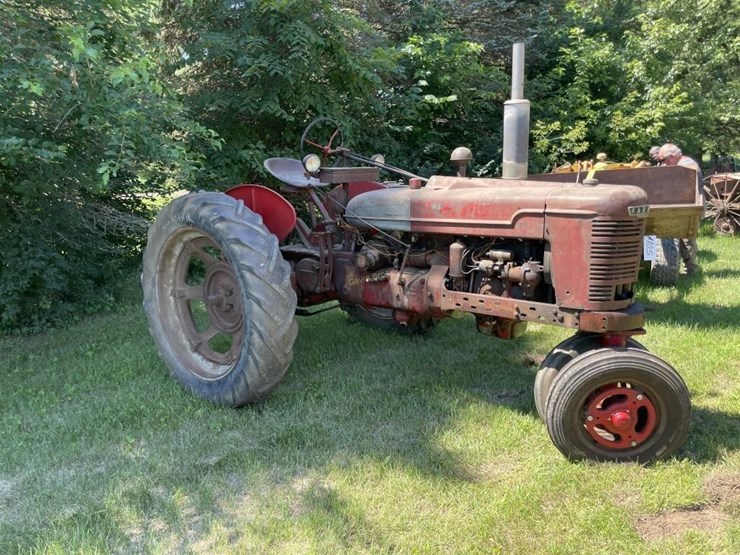 farmall-h-tractor-image-1