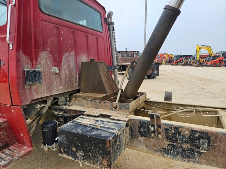 1995-ford-l8000-image-17