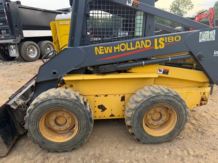 #4069-•-new-holland-ls180-wheeled-skid-steer-image-20