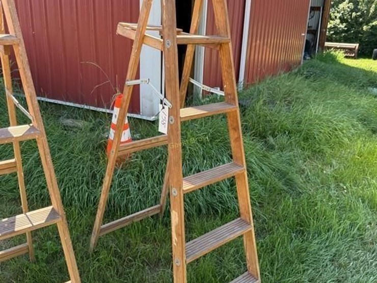6'-wood-ladder-image-2
