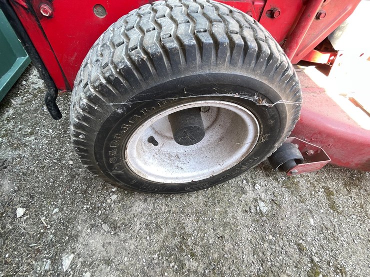 #2108-•-snapper-33"-riding-mower-image-9