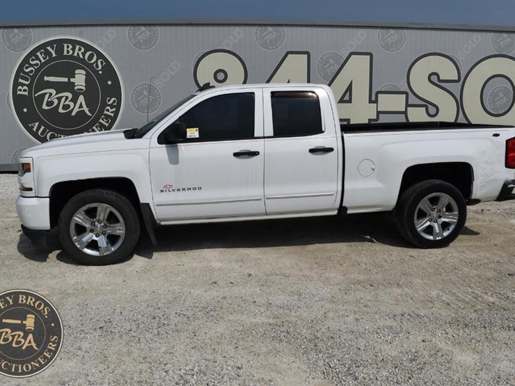 2017-chevrolet-silverado-1500-image-12