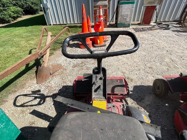 #2108-•-snapper-33"-riding-mower-image-7