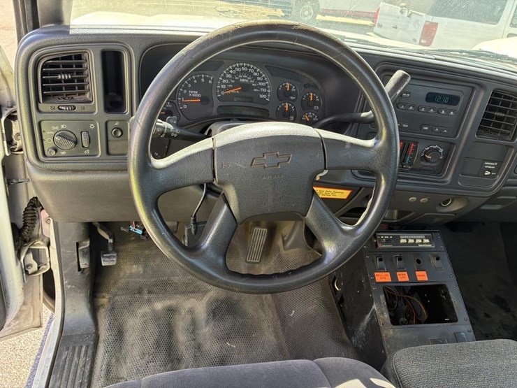 2003-chevrolet-silverado-2500-image-12