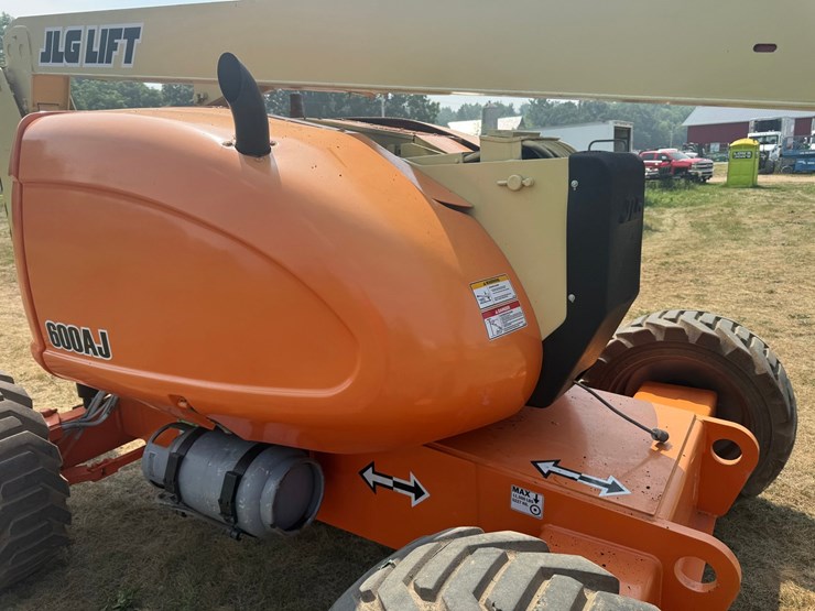 2012-jlg-600aj-image-26