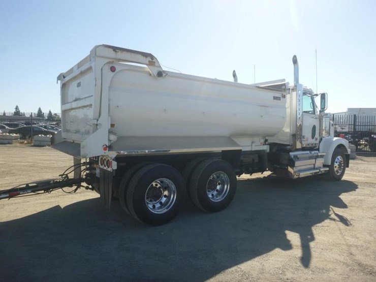 2020-western-star-4900sf-image-4