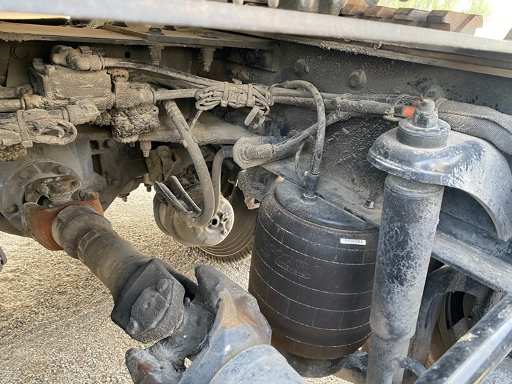 2019-peterbilt-579-image-23