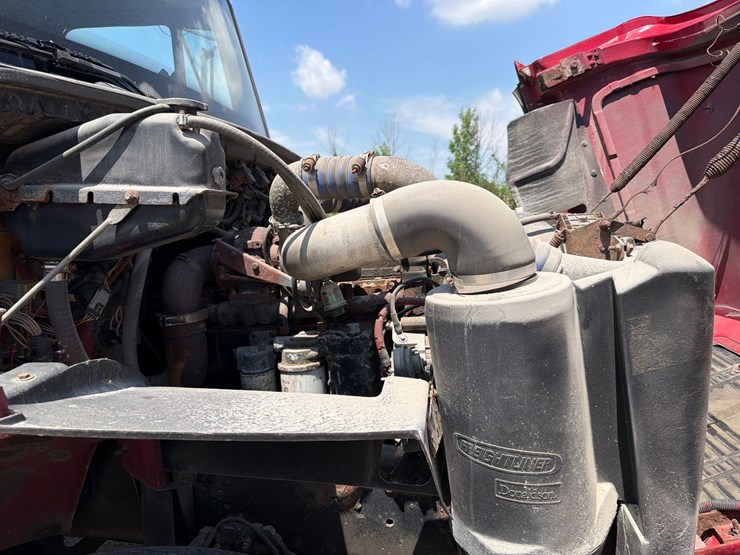 2000-freightliner-fl80-image-47