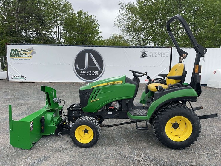 2025-john-deere-2025r-image-8