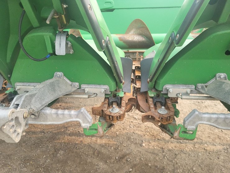 2014-john-deere-612c-corn-head---field-ready-image-43