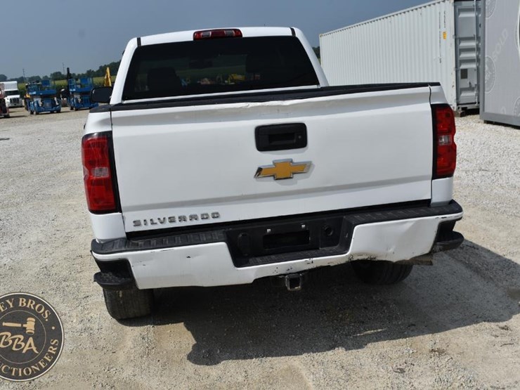 2017-chevrolet-silverado-1500-image-19