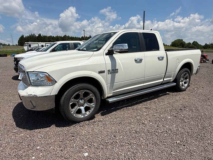 2016-dodge-1500-image-1