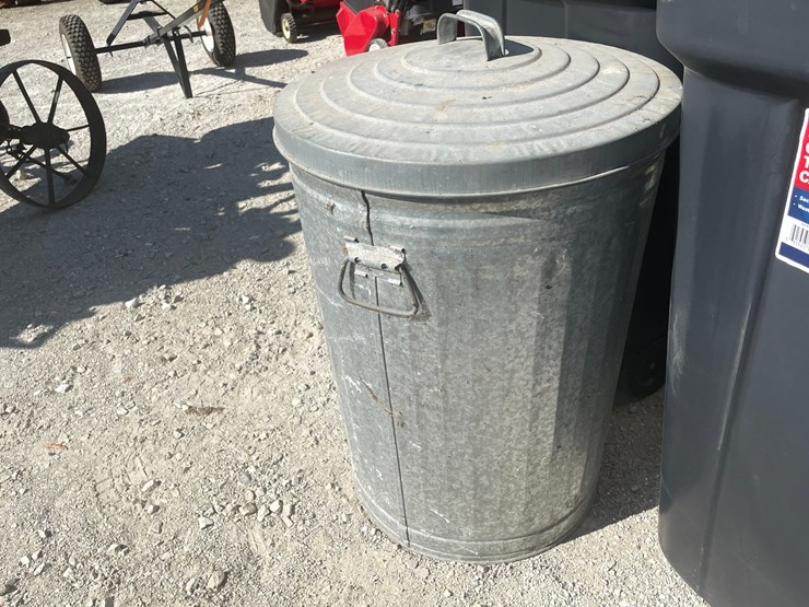 #2140-•-(3)-garbage-cans-image-4