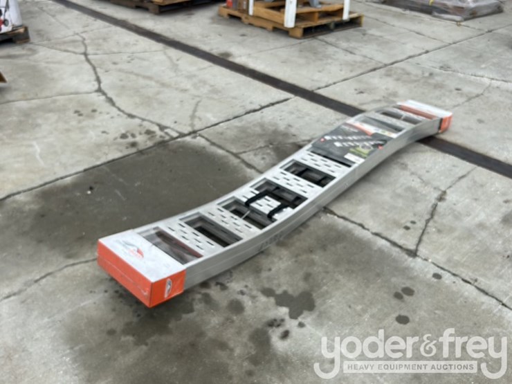 unused-cargo-ramp-set,-12"-x-90"-image-3