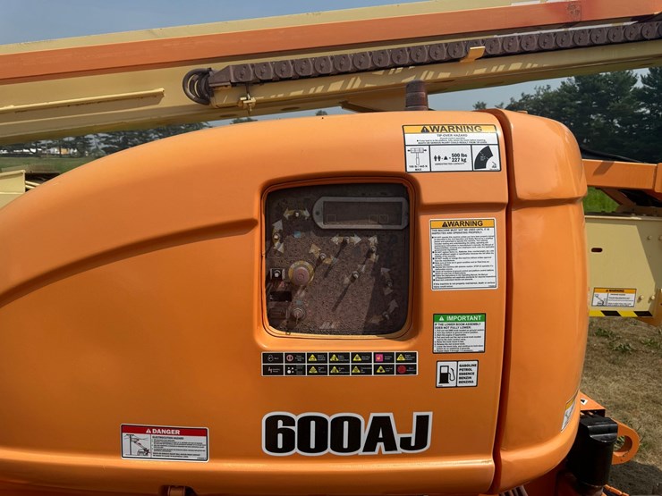2012-jlg-600aj-image-18