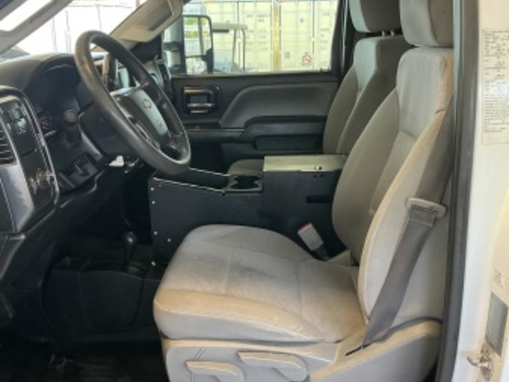 2017-chevrolet-3500hd-image-21
