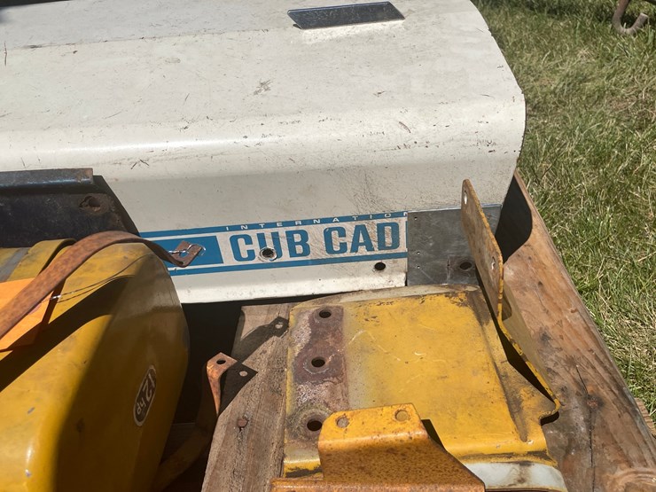 #2184-•-pallet-of-cub-cadet-lawn-tractor-parts-image-3