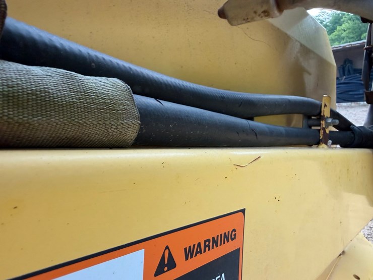 #4069-•-new-holland-ls180-wheeled-skid-steer-image-25