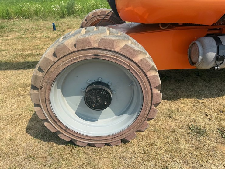 2012-jlg-600aj-image-41