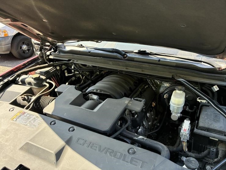 2018-chevrolet-suburban-image-10