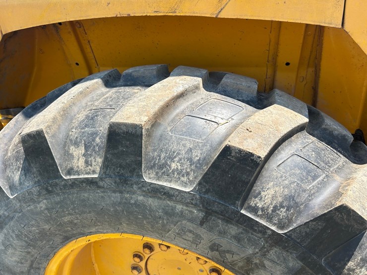 john-deere-610b-backhoe-image-17