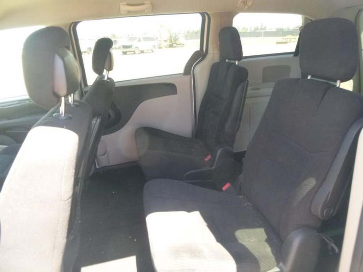 2014-dodge-grand-caravan-image-14