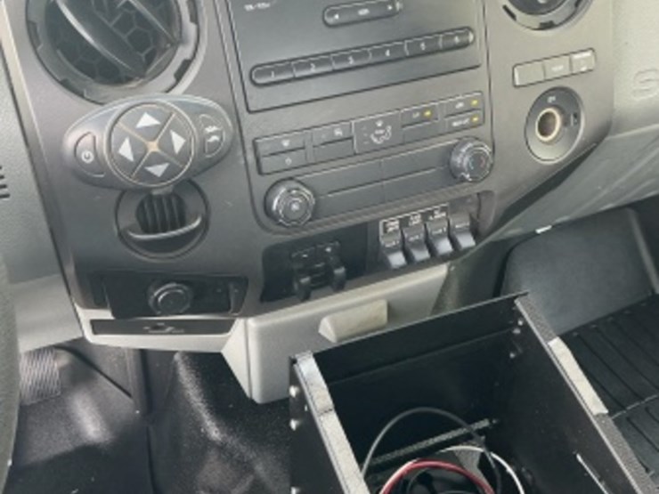2015-ford-f550-image-24