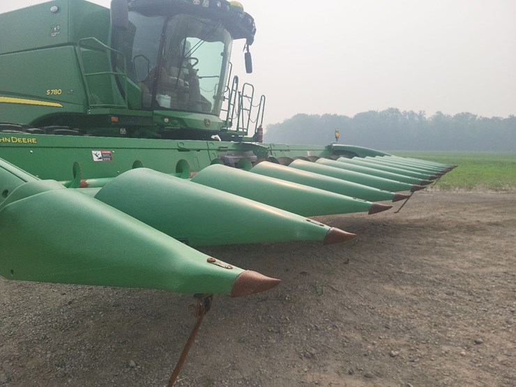 2014-john-deere-612c-corn-head---field-ready-image-2