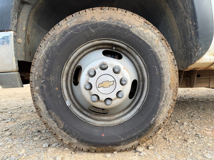 2001-chevrolet-3500-image-76