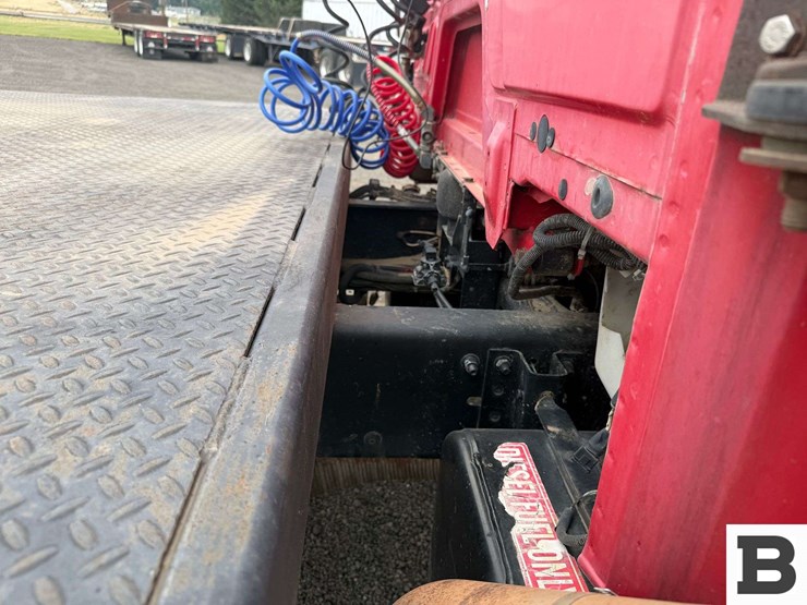 1999-freightliner-fl80-image-23
