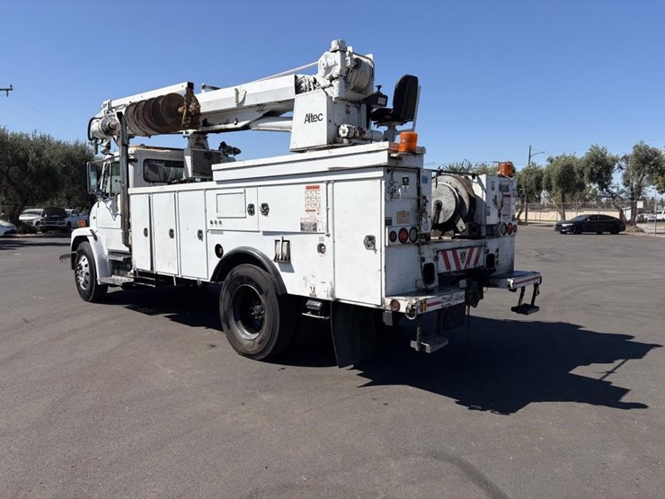 2000-freightliner-fl80-service-utility-truck-image-4