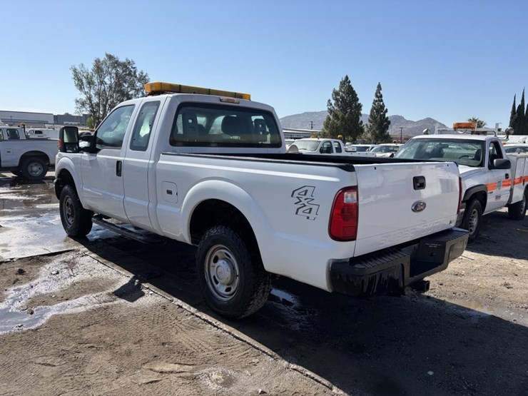 2011-ford-f250-xl-image-4