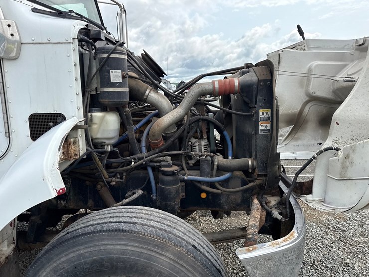 2007-peterbilt-335-image-18