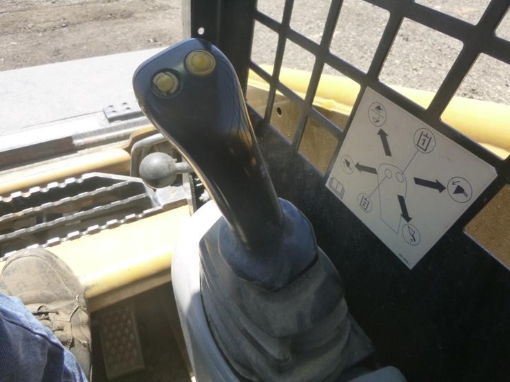2012-caterpillar-226b3-image-17