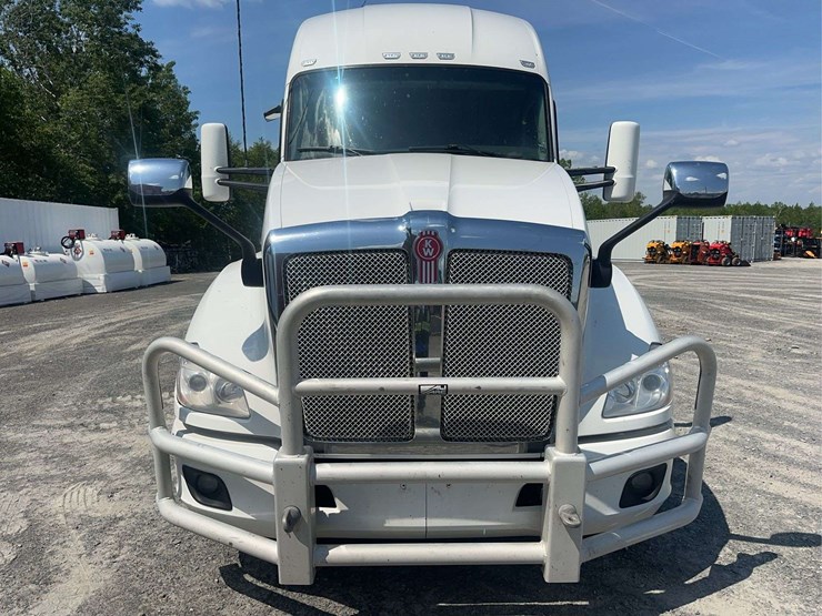 2022-kenworth-t680-image-2