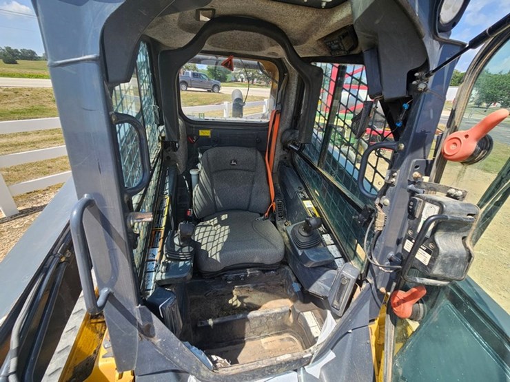 deere-331g-image-23