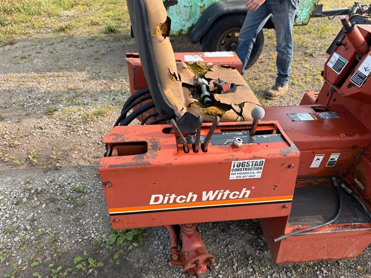 ditch-witch-350sx-image-21